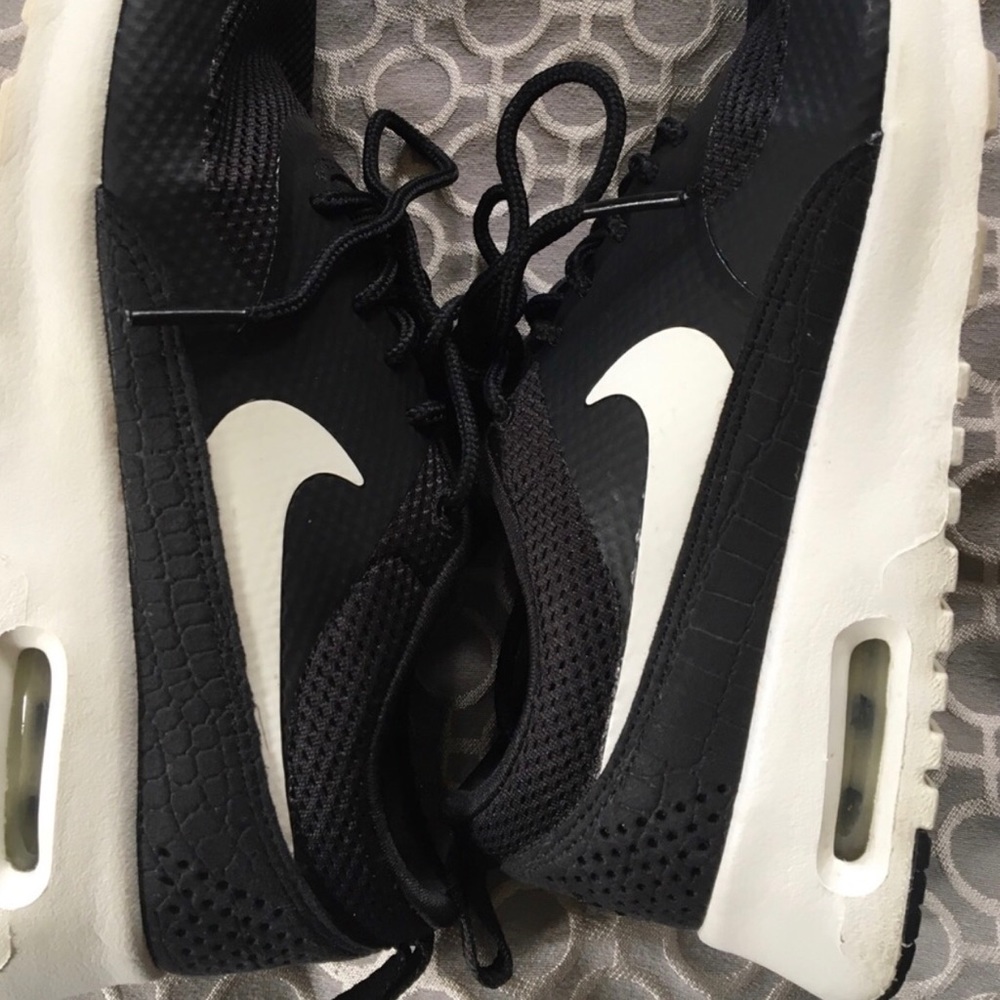 NIKE AIR MAX THEA SHOES (BLACK/WHITE)